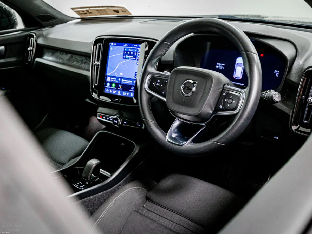 Volvo XC40 Recharge Plus 69kWh 230HP - Image 2