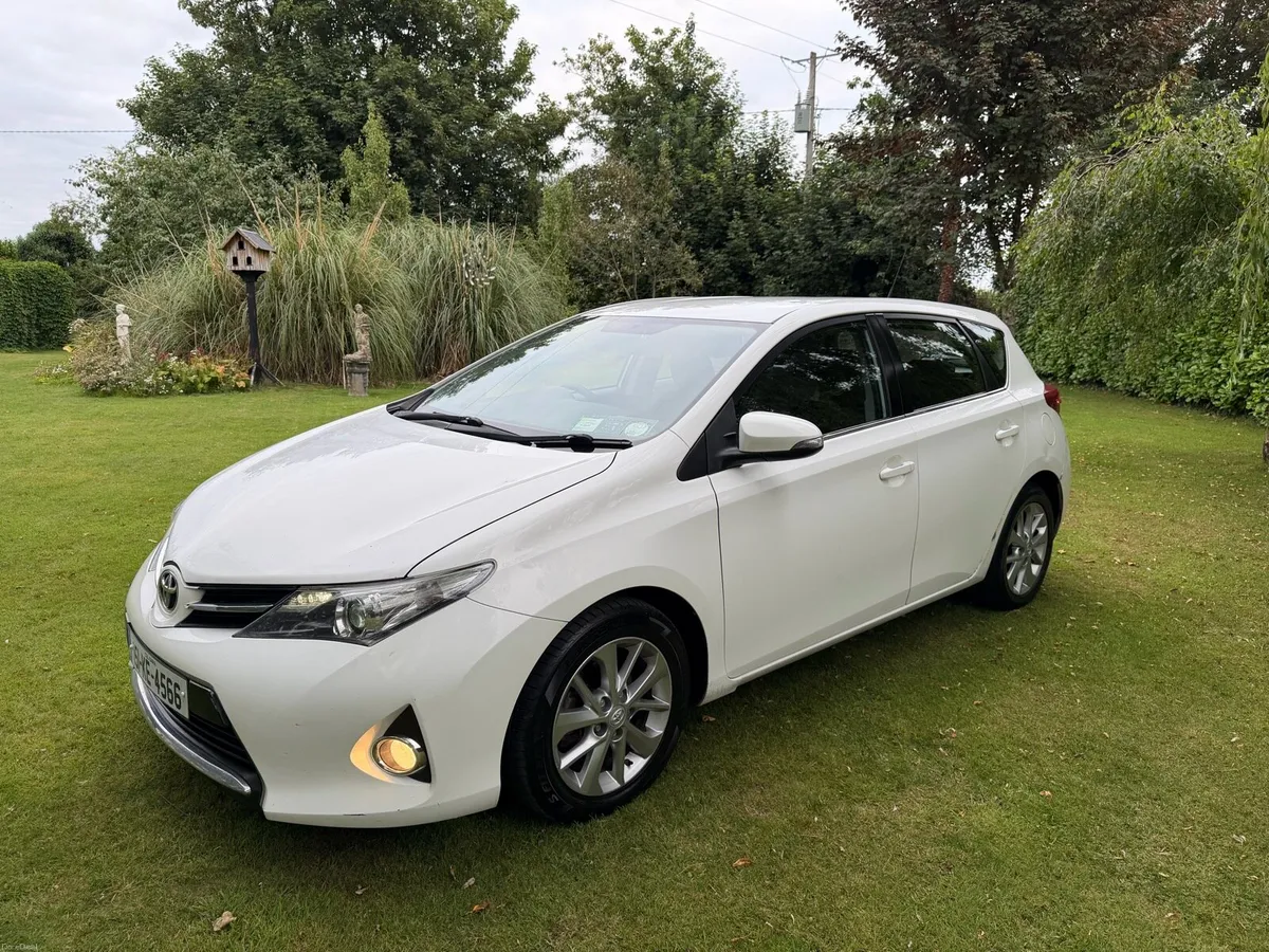 15 Toyota Auris 1.4 D4D Icon Nct 05/27 - Image 2