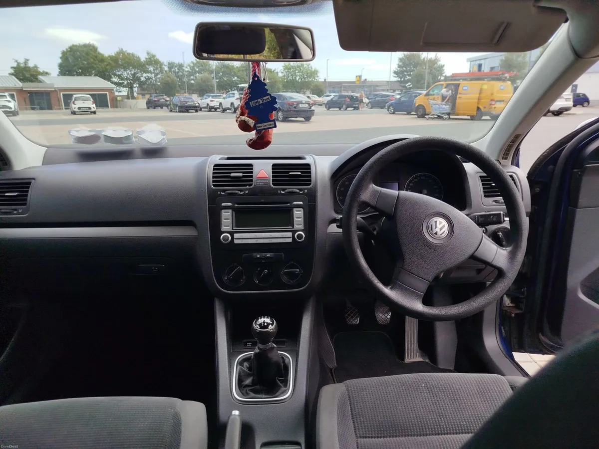 Volkswagen Jetta 2009 - Image 2