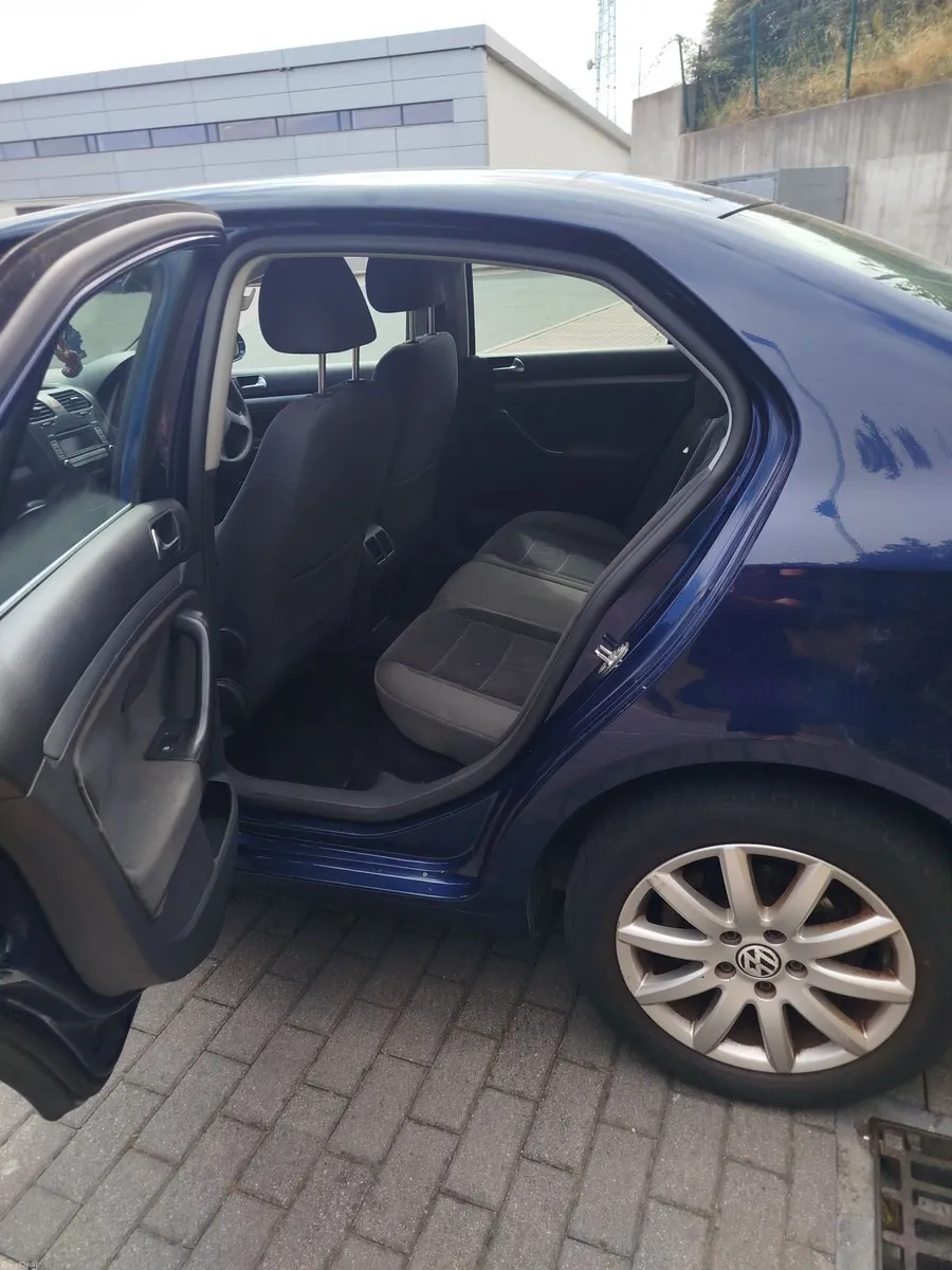 Volkswagen Jetta 2009 - Image 4
