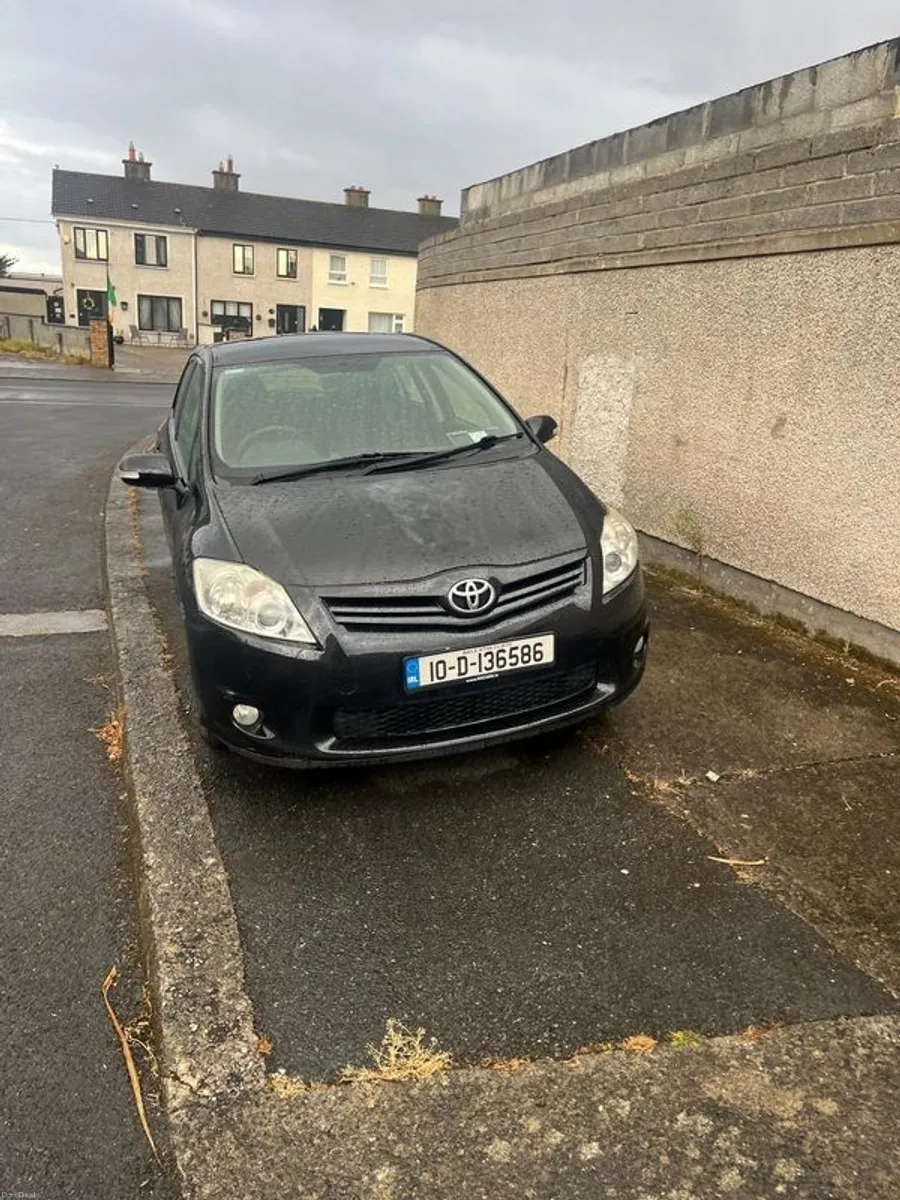 2010 Toyota Auris - Image 1