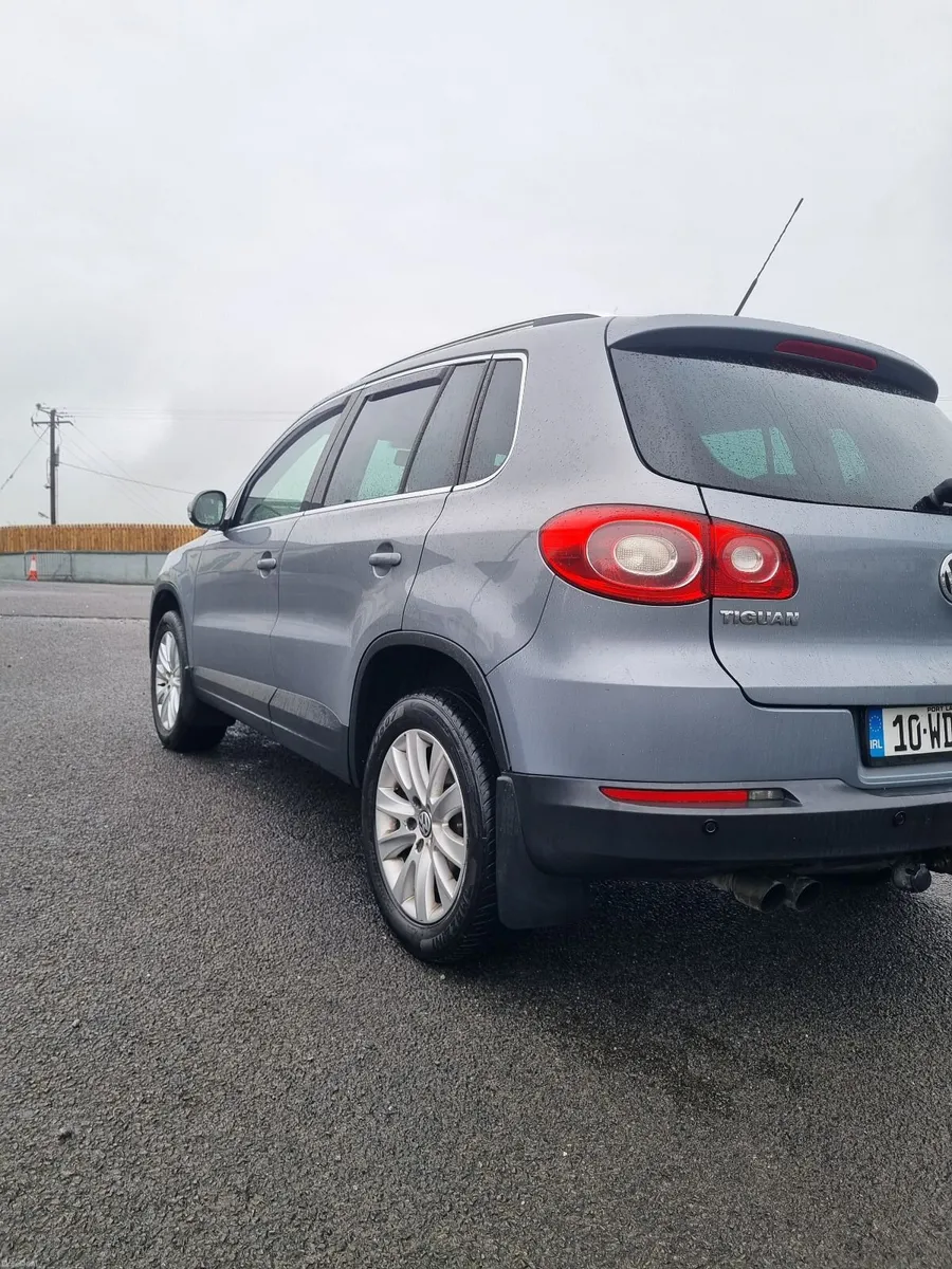 Volkswagen Tiguan 2010 - Image 2