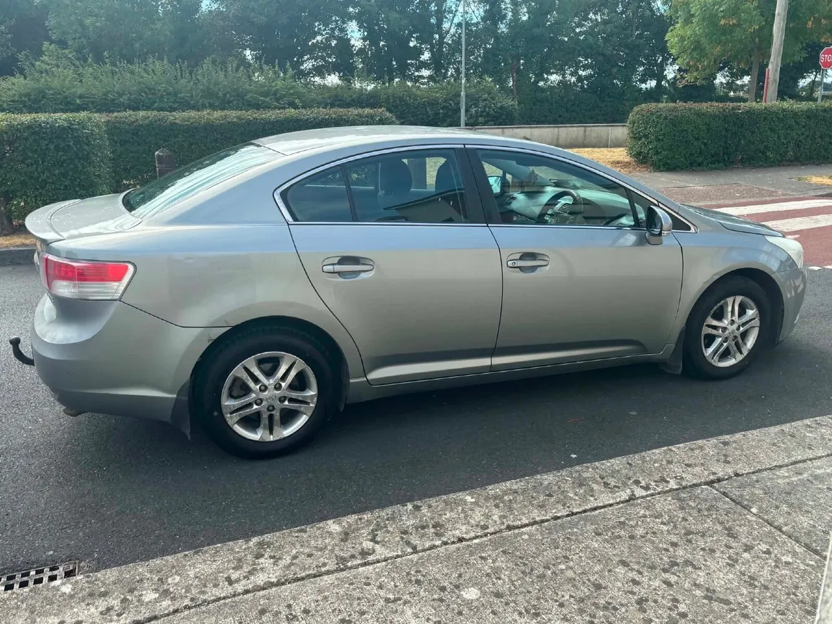 Toyota Avensis 2011 - Image 4