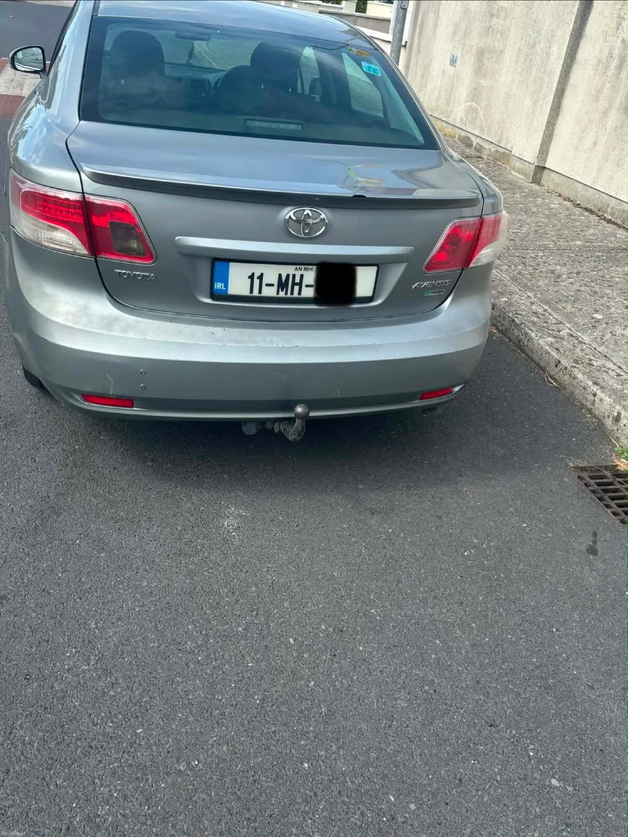 Toyota Avensis 2011 - Image 2