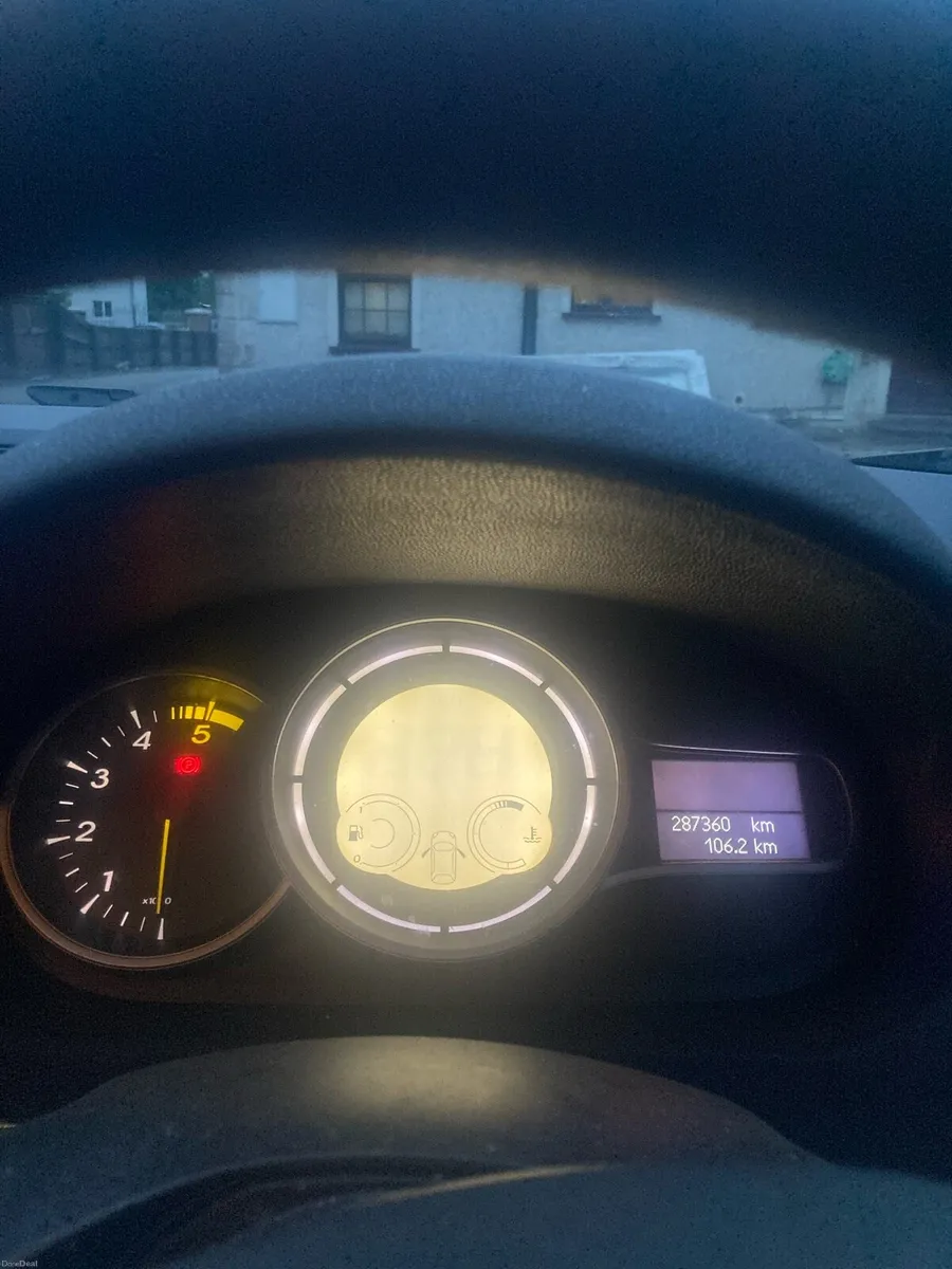Renault Fluence 2011 - Image 6