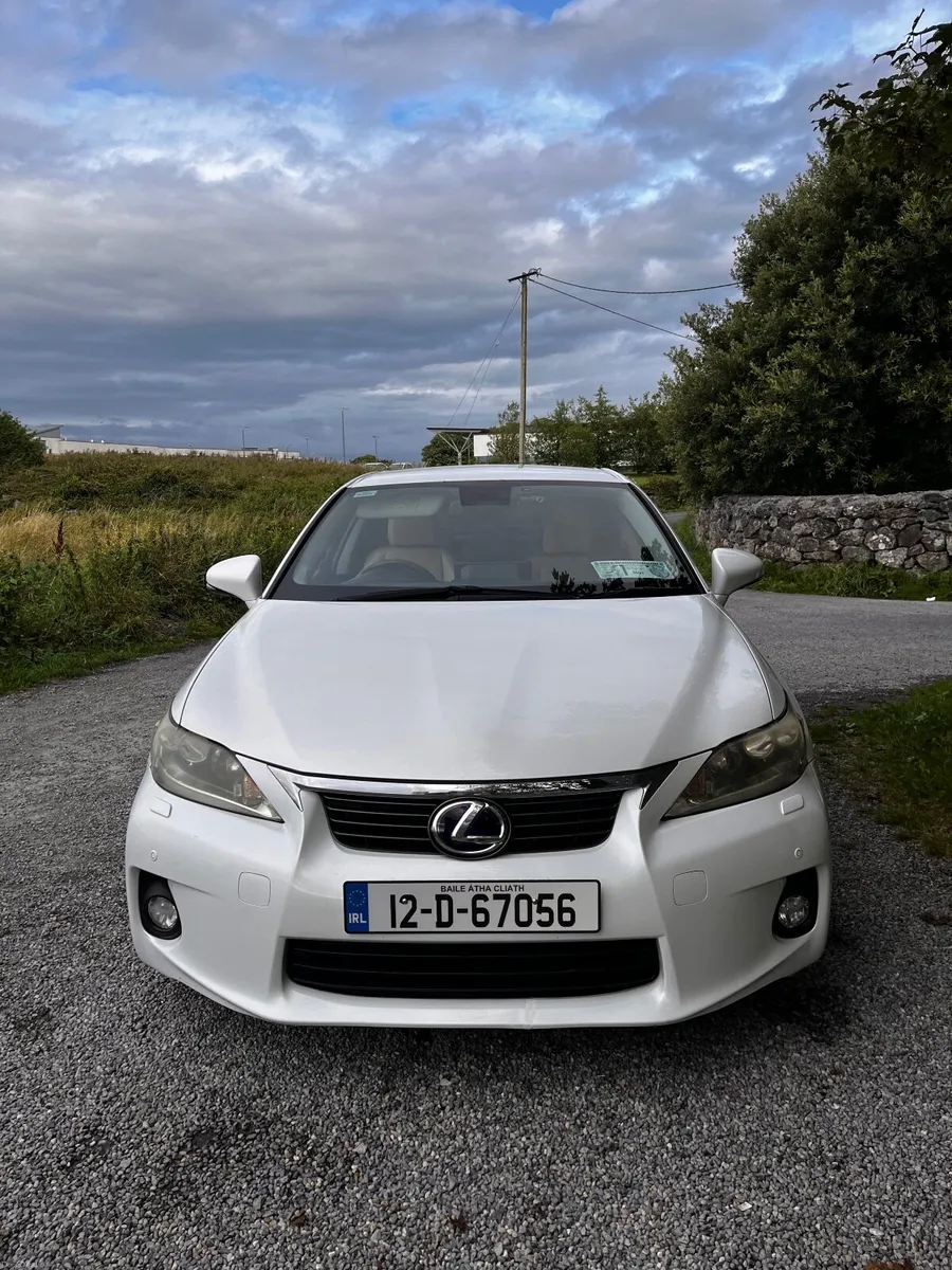 Lexus CT200H 2012 - Image 2