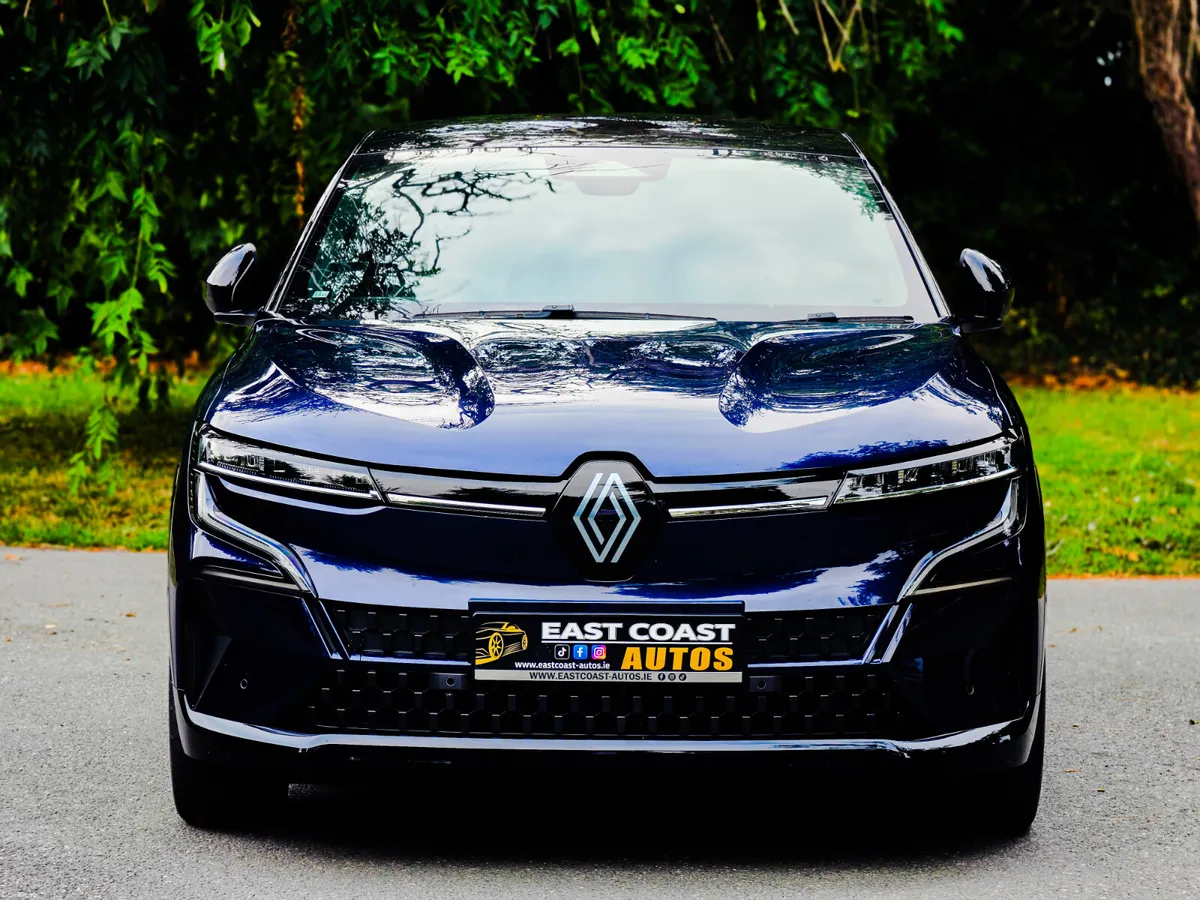 Renault Megane E-Tech 2023 - Image 3