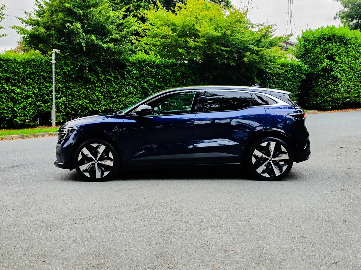Renault Megane E-Tech 2023 - Image 4