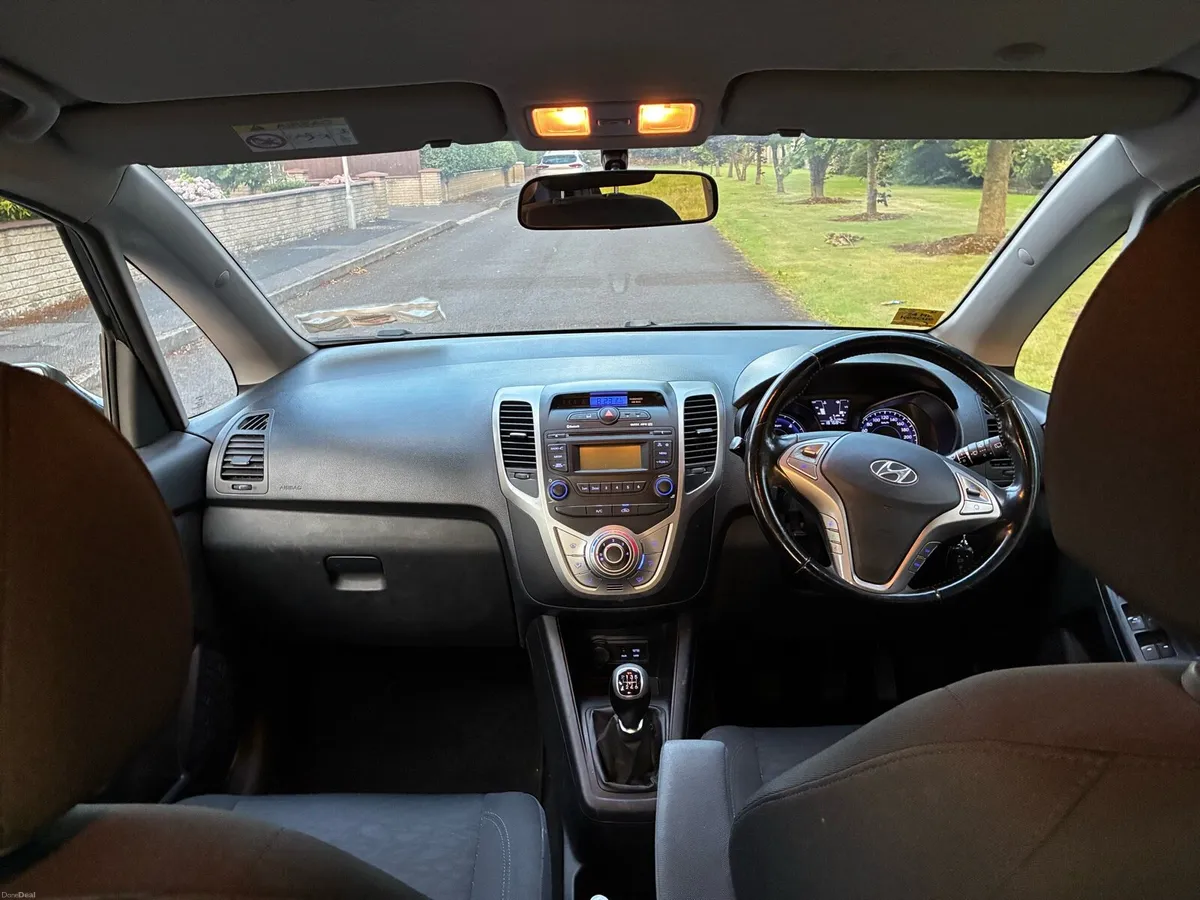 2017 Hyundai ix20 nct and tax - Image 6