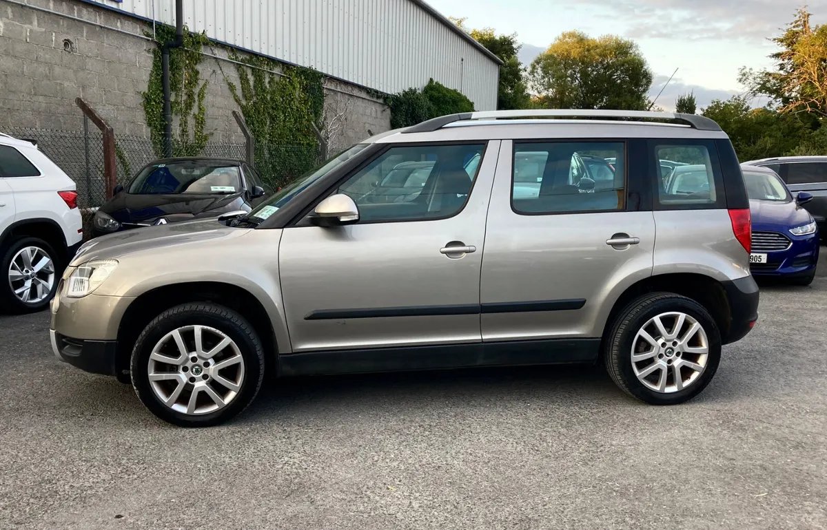 Skoda Yeti 2010 2.0 TDI 110HP Ambition SUV - Image 5