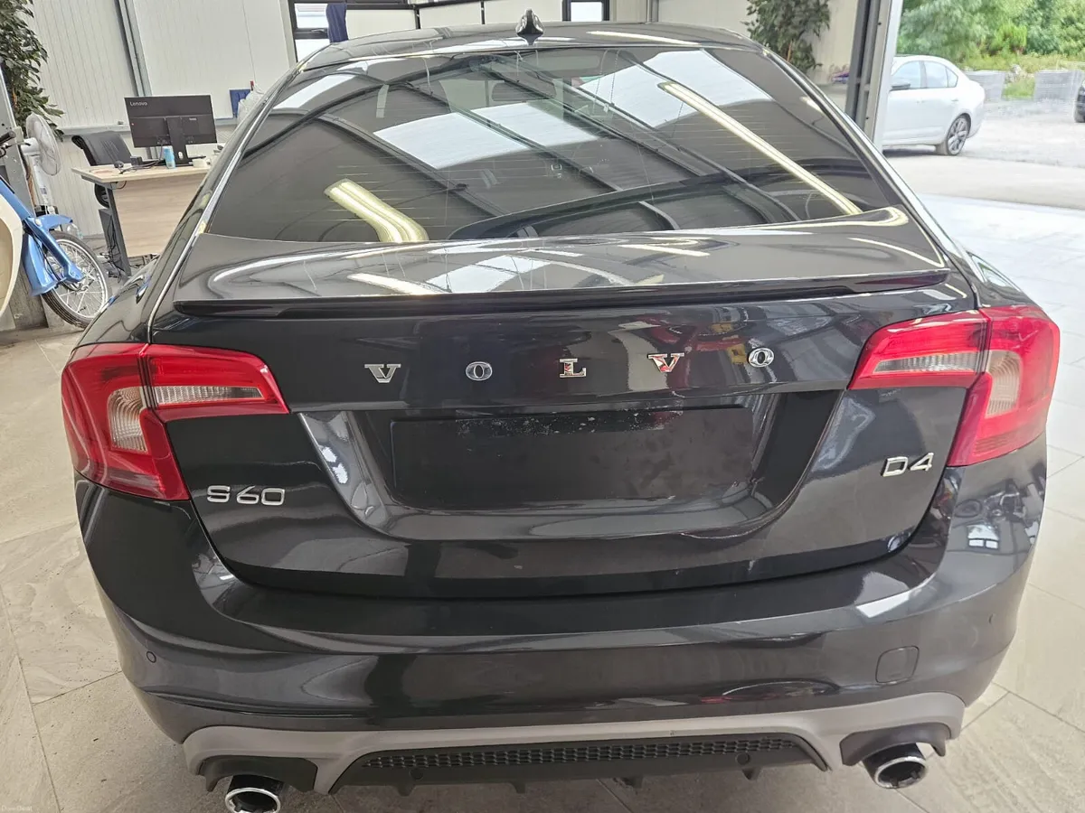 17 VOLVO S60 D4 R-DESIGN NAV 190BHP - Image 4