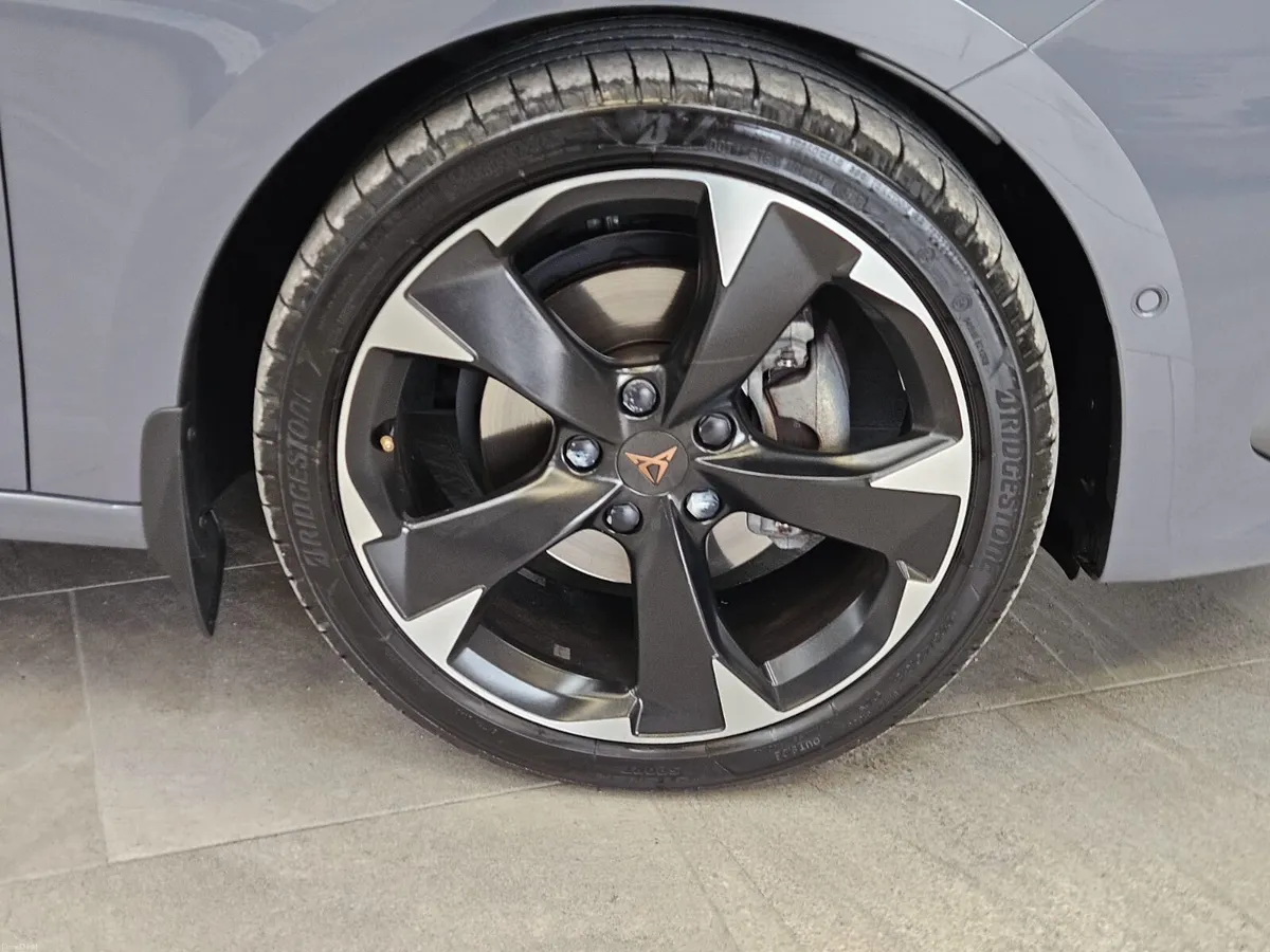 24 CUPRA LEON 1.5 ETSI 150HP DSG 5DR AUT - Image 6