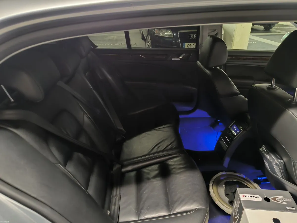 Skoda Superb 2013 - Image 1