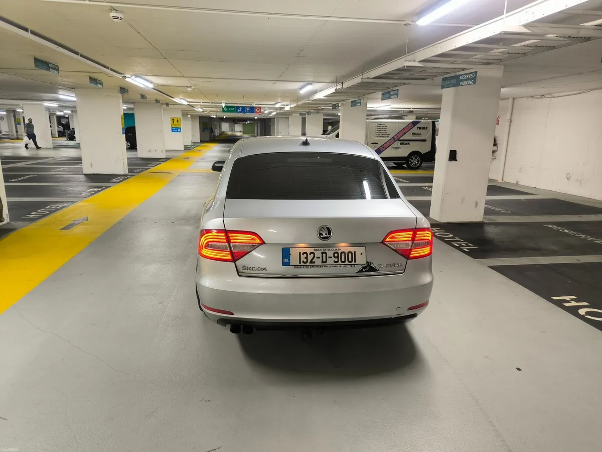 Skoda Superb 2013 - Image 4