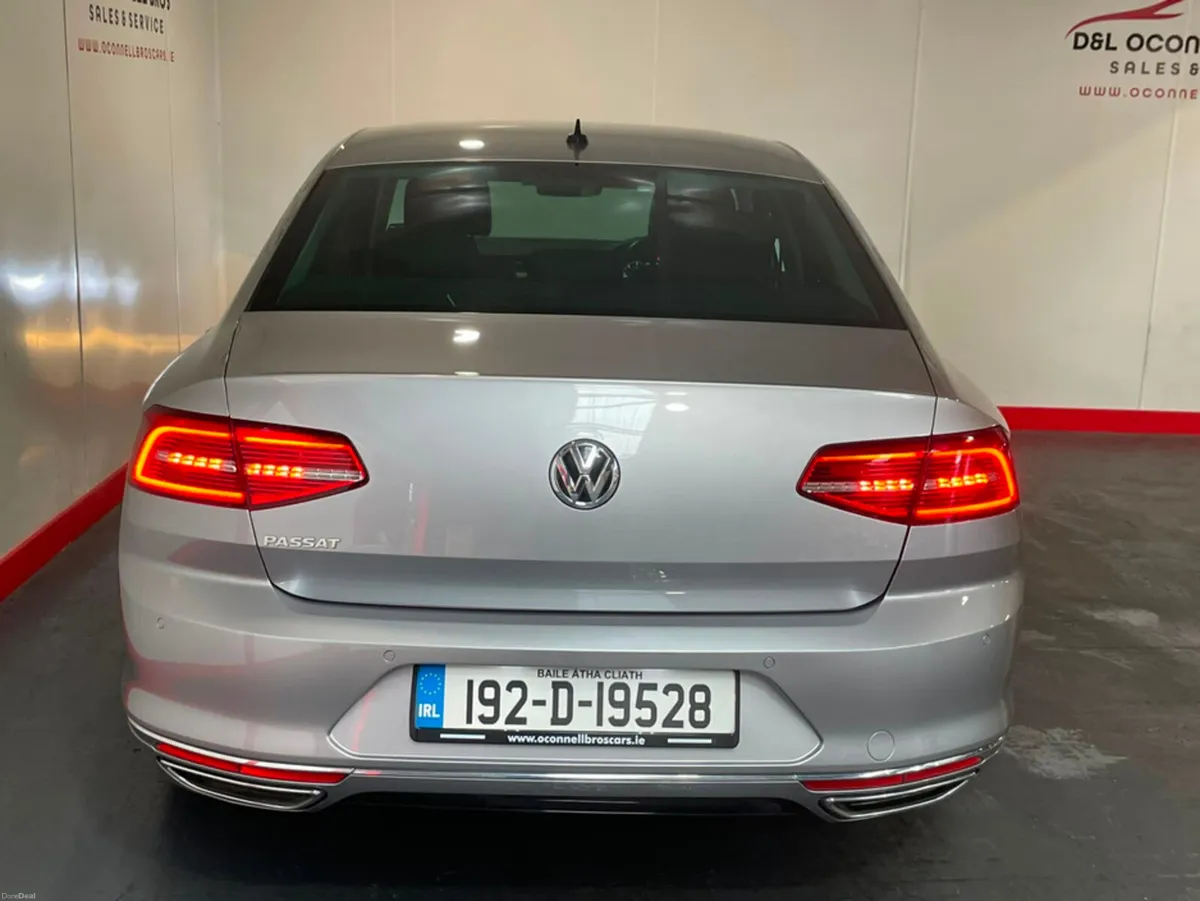 Volkswagen Passat HIGHLINE 2.0 TDI MANUAL 6SPEED F - Image 2