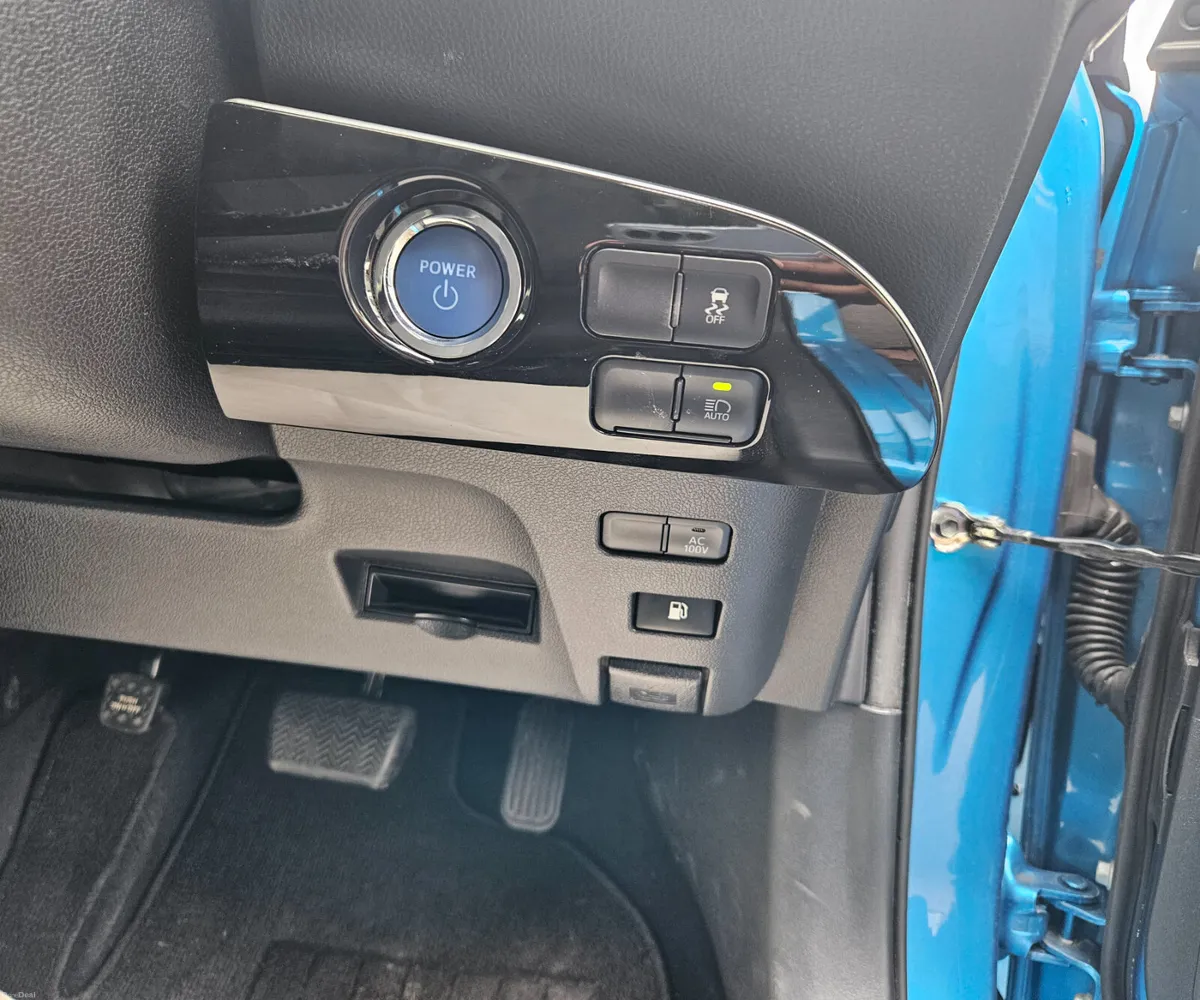 2022 Toyota Prius 1.8 Hybrid Automatic - Image 6