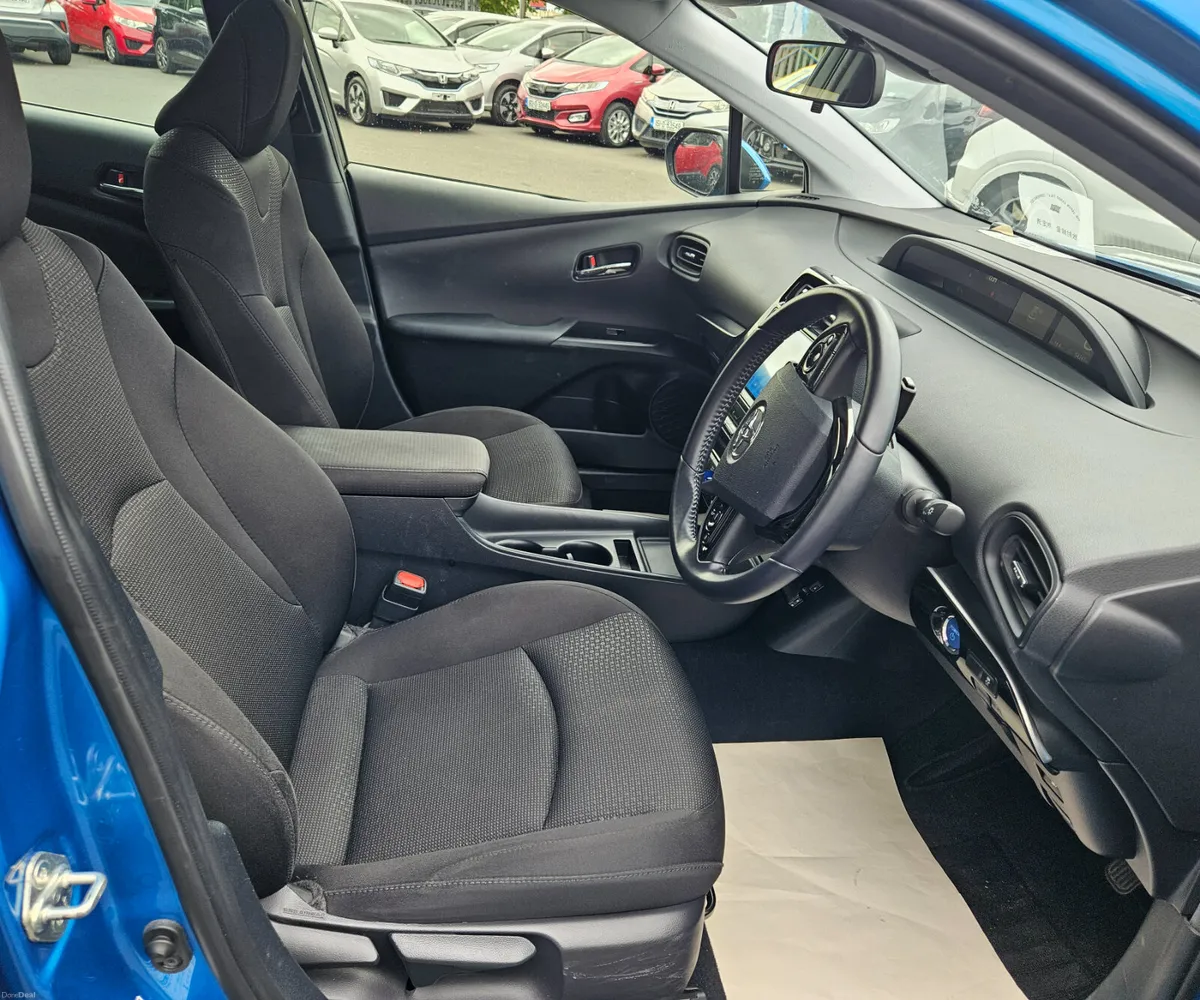 2022 Toyota Prius 1.8 Hybrid Automatic - Image 4