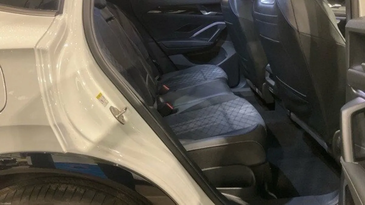 2.0 TDI R-Line SUV 5dr Diesel DSG Euro 6 (s/s) (15 - Image 6