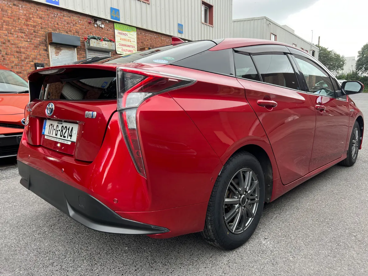 Toyota Prius 1.8L Hybrid 2017 - Image 6