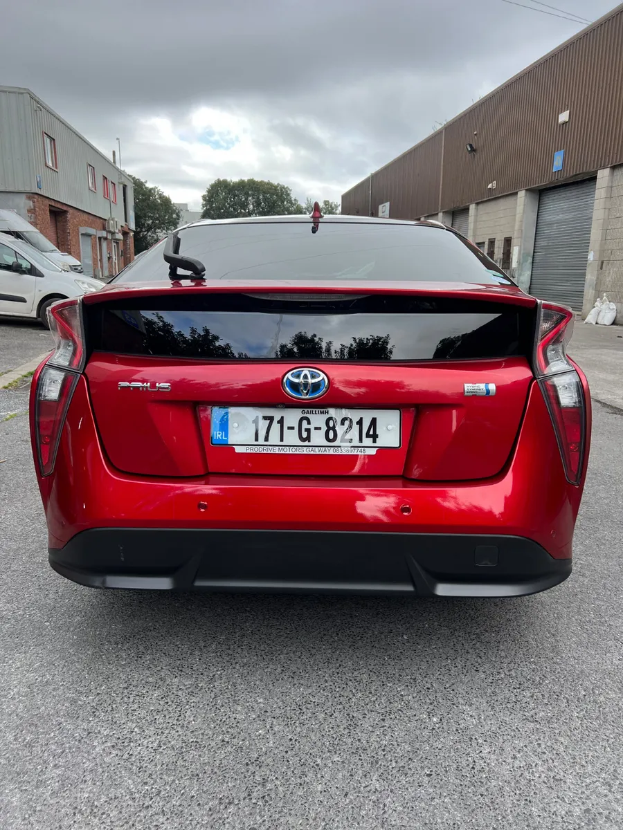 Toyota Prius 1.8L Hybrid 2017 - Image 2