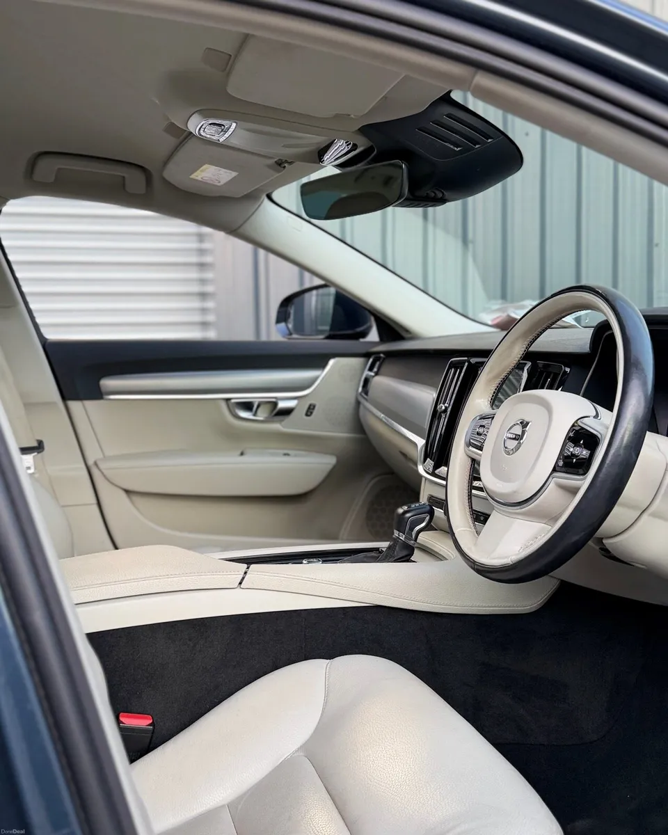 2018 (181) Volvo S90 D4 Momentum - Auto - Image 2
