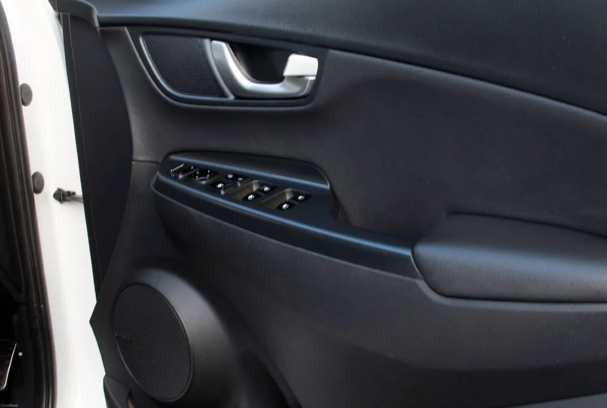 Hyundai Kona PREMIUM 64 KWH | long Range - Image 3