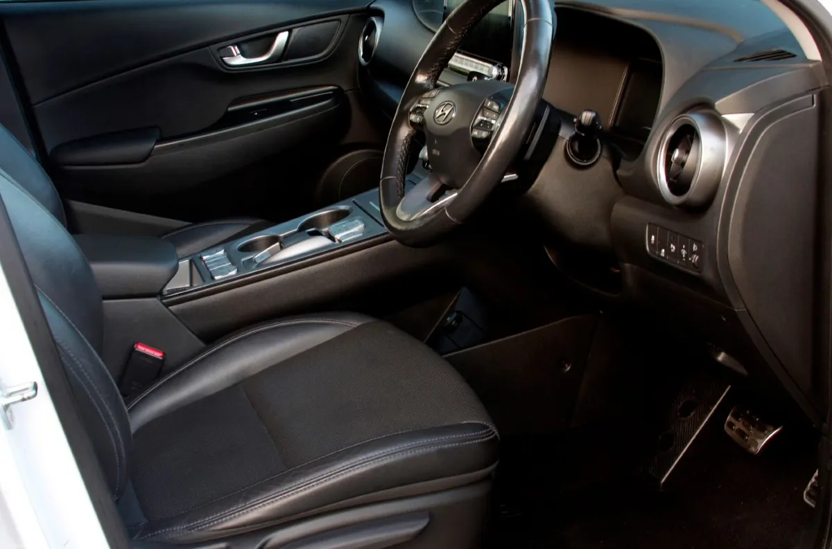 Hyundai Kona PREMIUM 64 KWH | long Range - Image 4