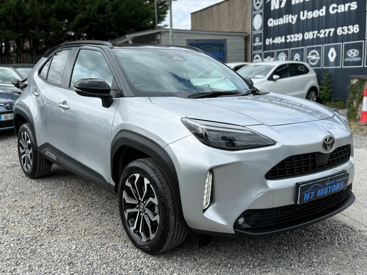 2024 Toyota Yaris Cross 1.5 HYBRID LUNA SPORT AUTO - Image 1