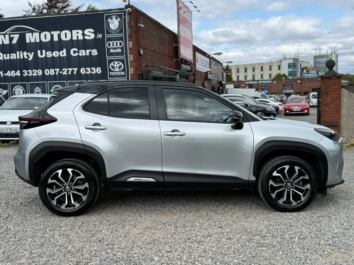2024 Toyota Yaris Cross 1.5 HYBRID LUNA SPORT AUTO - Image 2