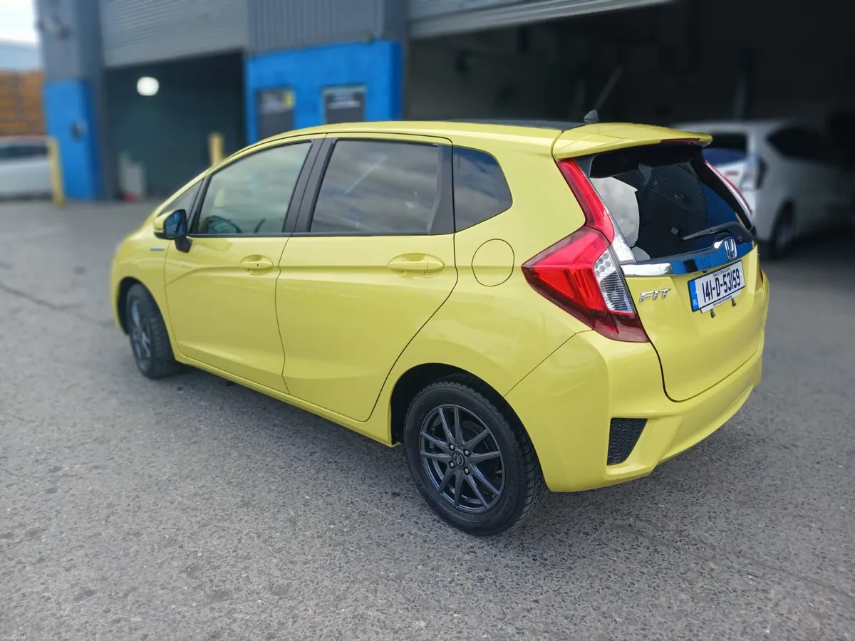 2014 Honda Fit Hybrid Automatic/Leahter Spec - Image 6