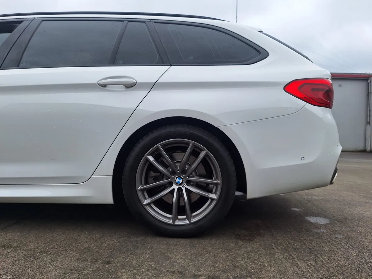 BMW 5-Series 2018 - Image 4