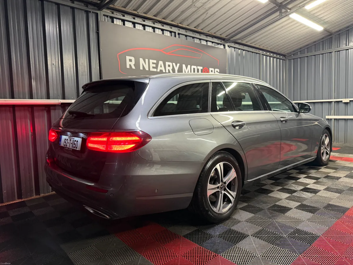 192 Mercedes-Benz E-Class E 220 D AVANTGARDE ESTAT - Image 3