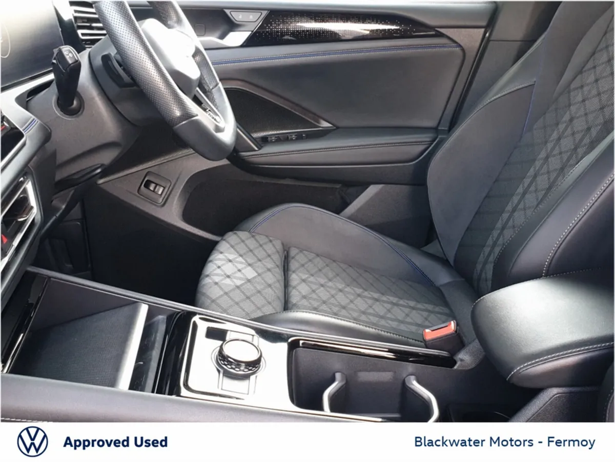 Volkswagen Tiguan 2.0TDI 150BHP R-LINE DSG WITH CO - Image 4