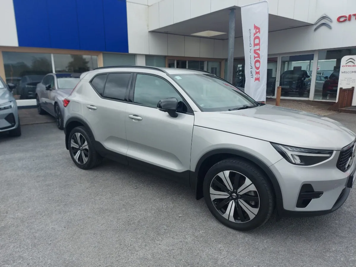 Volvo XC40 PHEV T4 PLUS DARK 5DR AUTO - Image 1