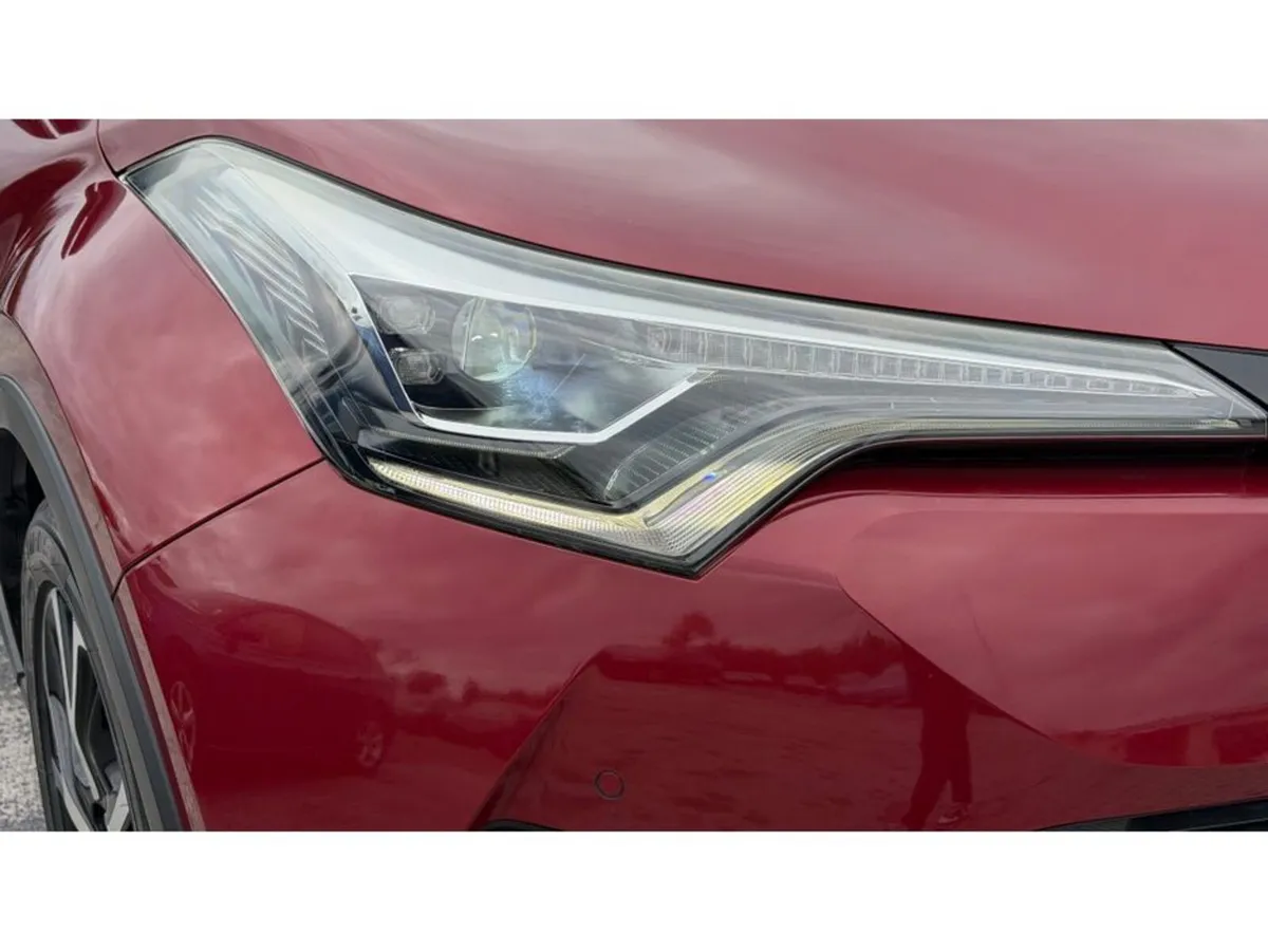 Toyota C-HR G Package Leather seats - Image 4