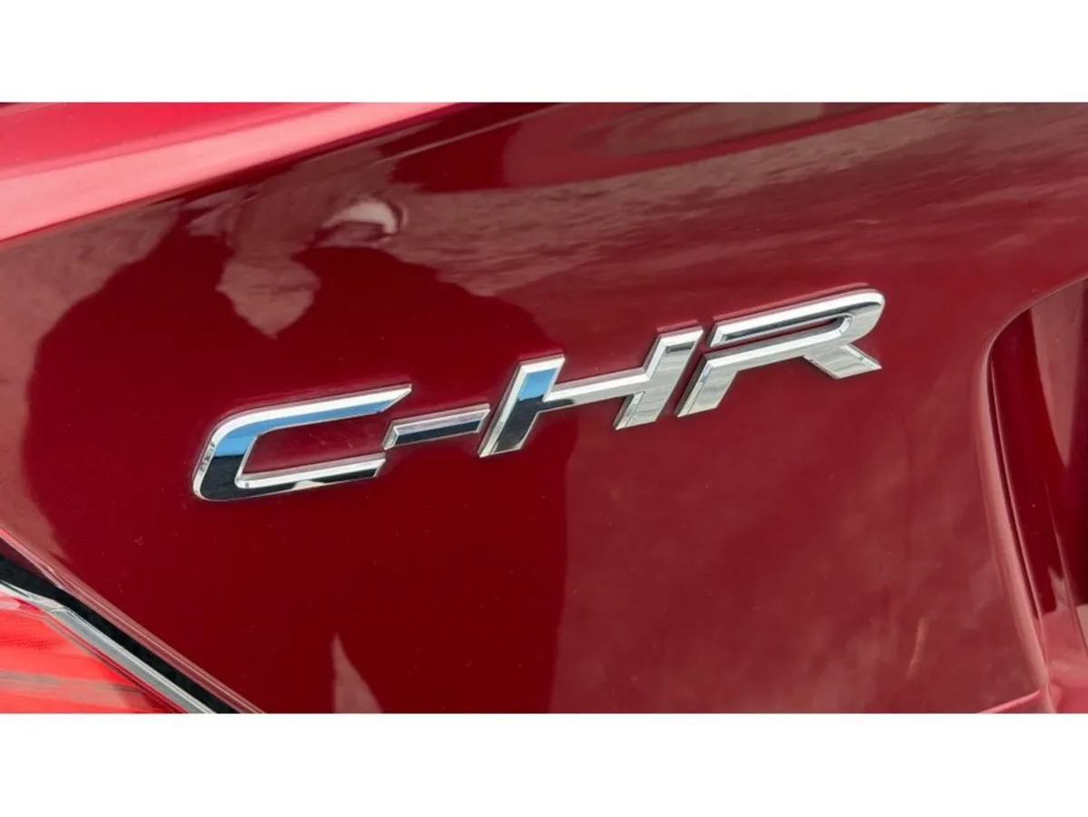 Toyota C-HR G Package Leather seats - Image 5