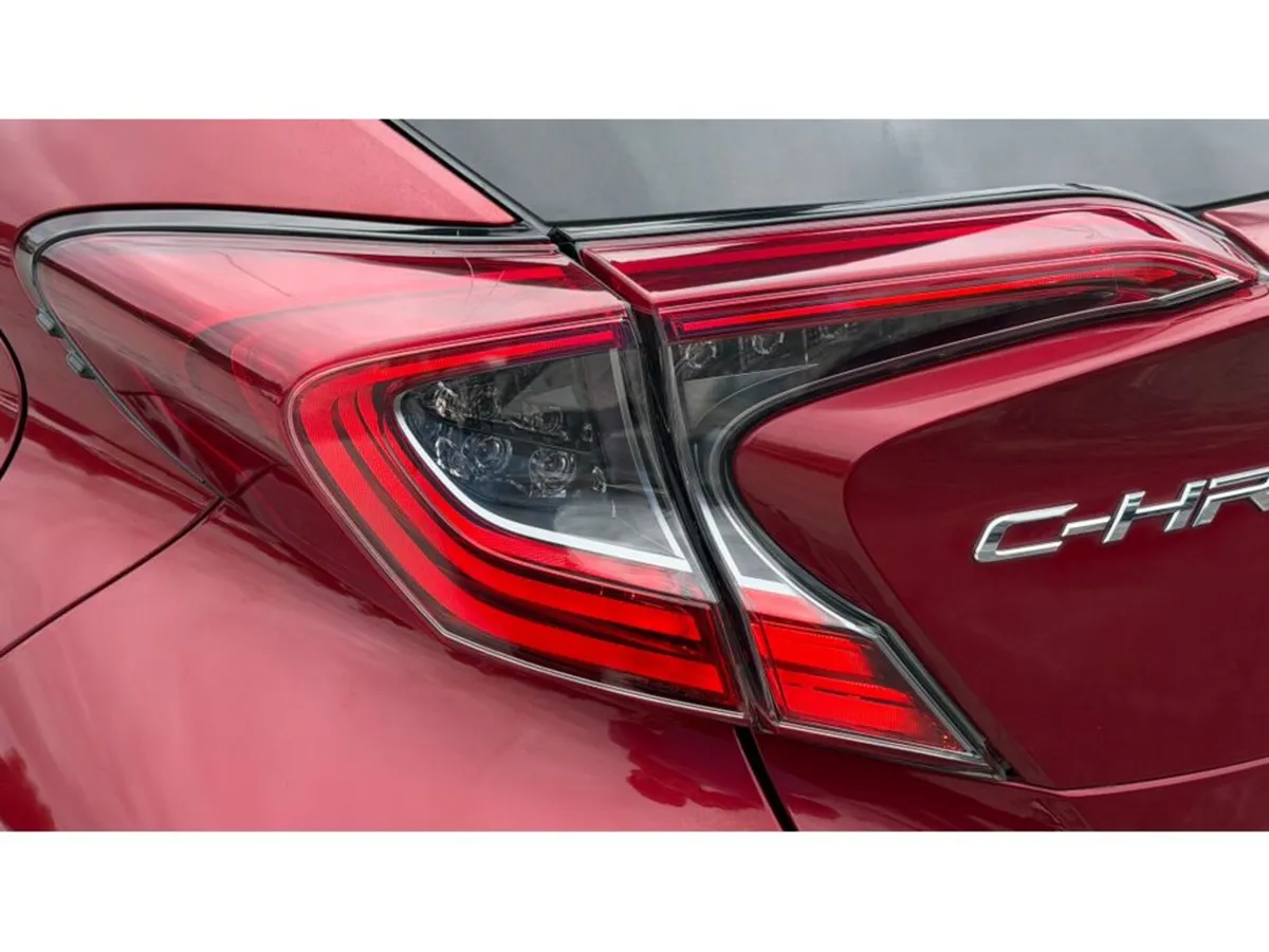 Toyota C-HR G Package Leather seats - Image 6