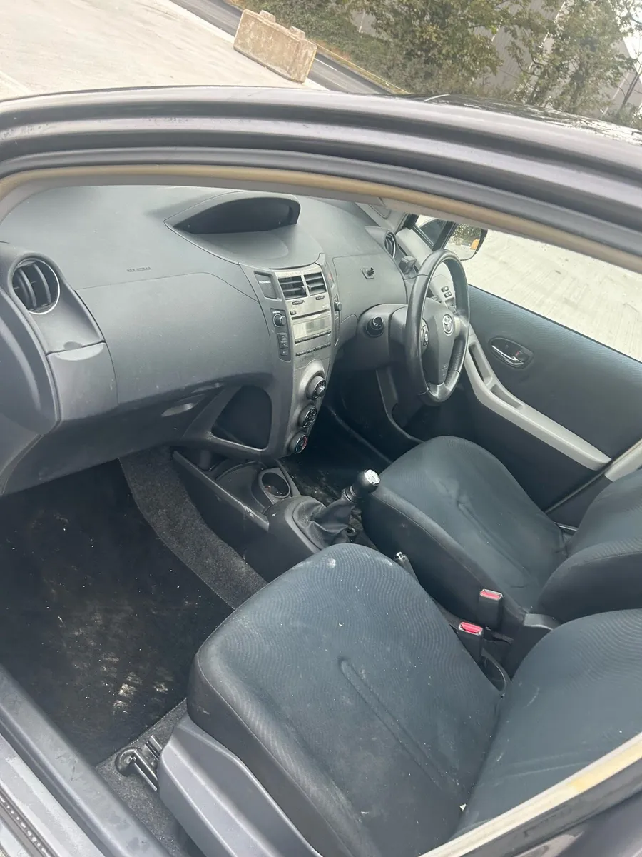 2010 Toyota Yaris - Image 6