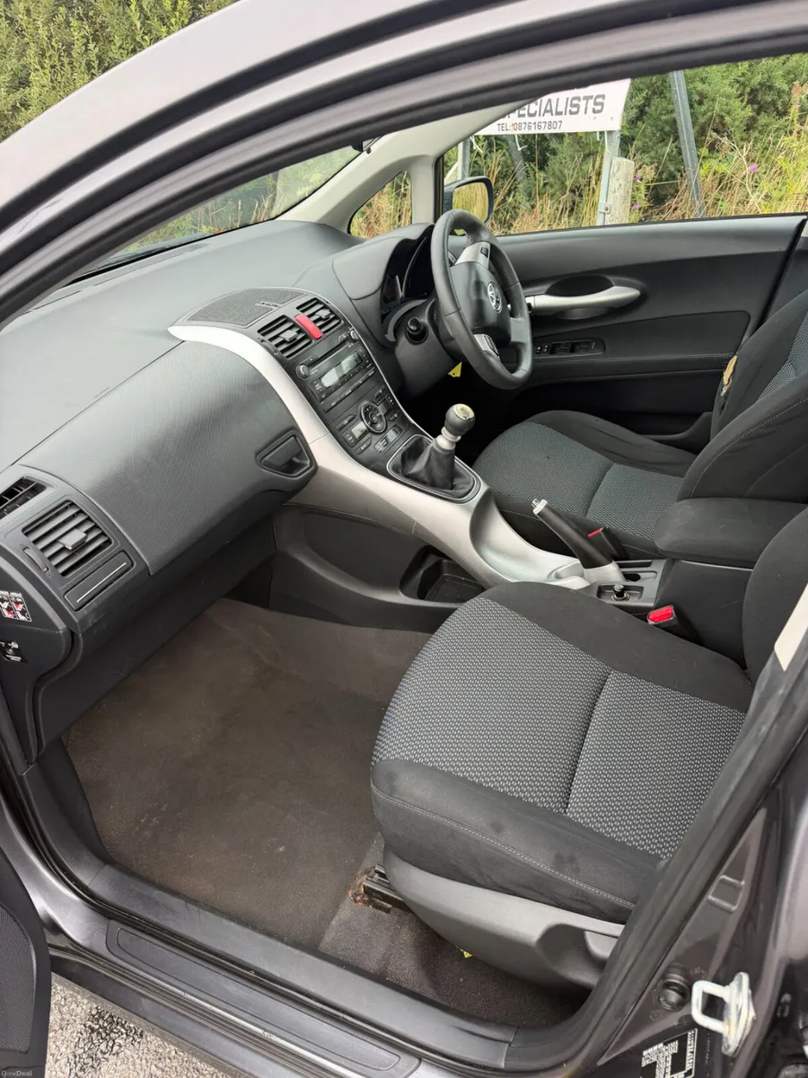 Toyota Auris 2010 - Image 4