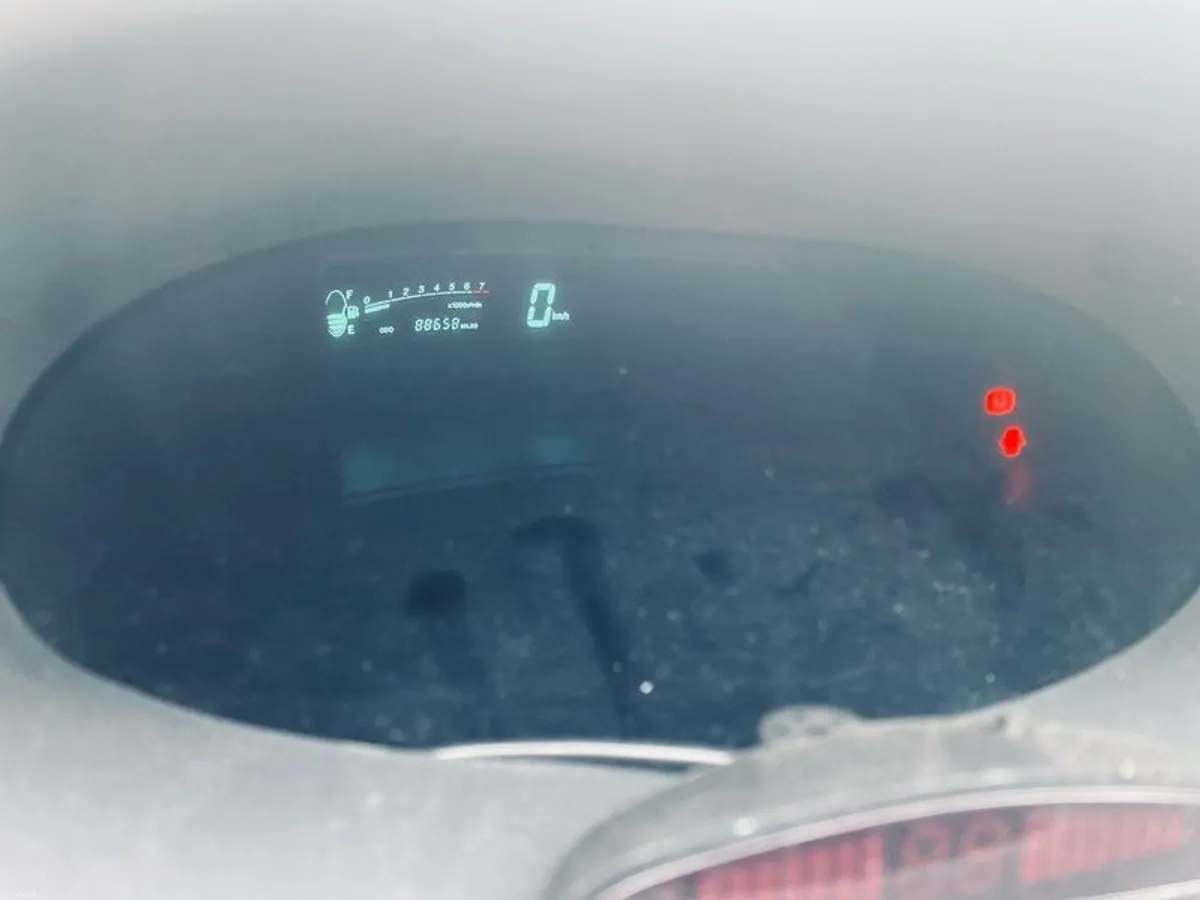 2003 Toyota Yaris - Image 6