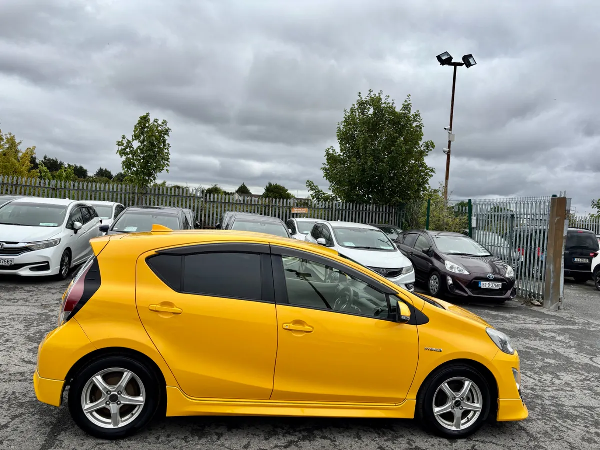 TOYOTA  AQUA  2015 1.5 HYBRID - Image 4