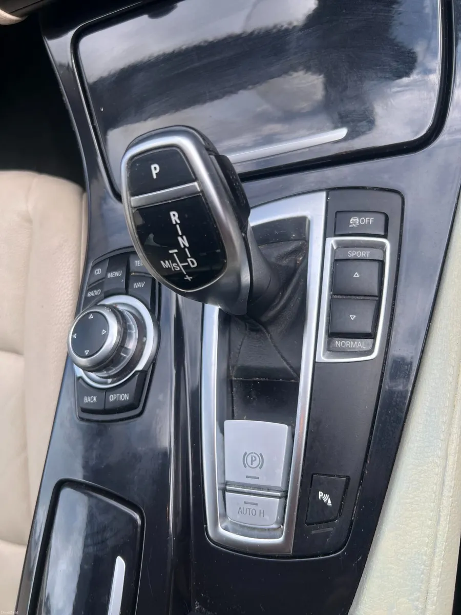 BMW 5-Series 2011 estate - Image 3