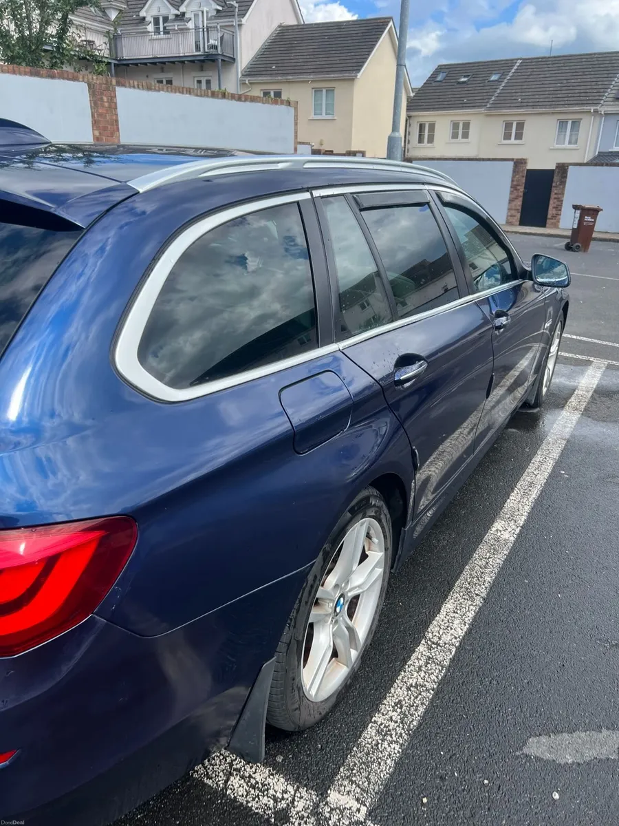 BMW 5-Series 2011 estate - Image 2