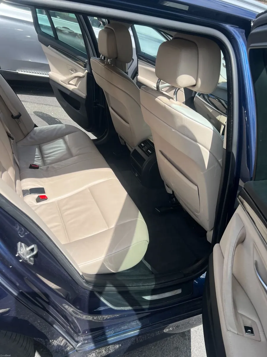 BMW 5-Series 2011 estate - Image 4