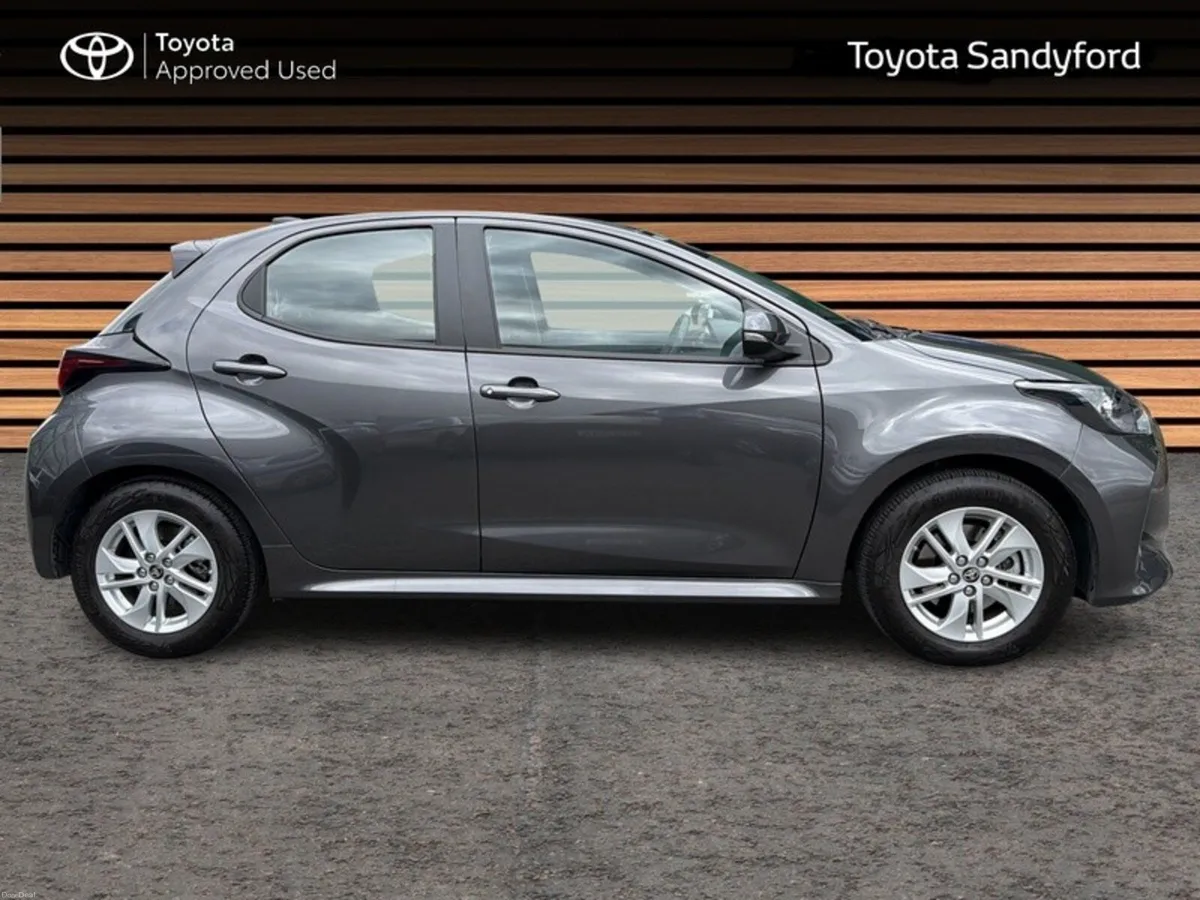 Toyota Yaris HYBRID LUNA // REAR CAMERA // TOYOTA - Image 3