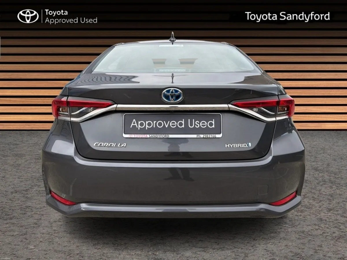 Toyota Corolla HYBRID LUNA AUTO SALOON // TOYOTA S - Image 4