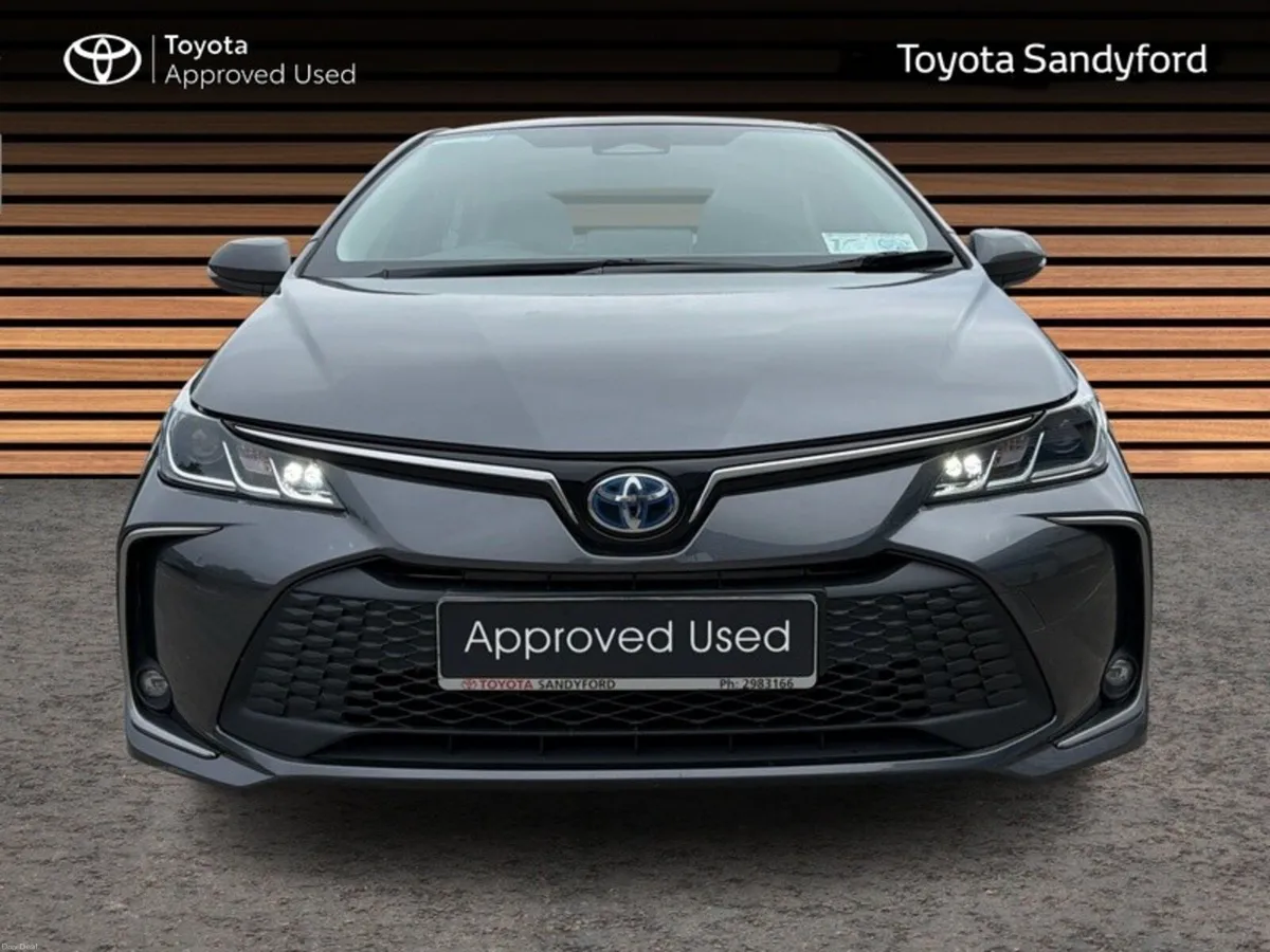 Toyota Corolla HYBRID LUNA AUTO SALOON // TOYOTA S - Image 5