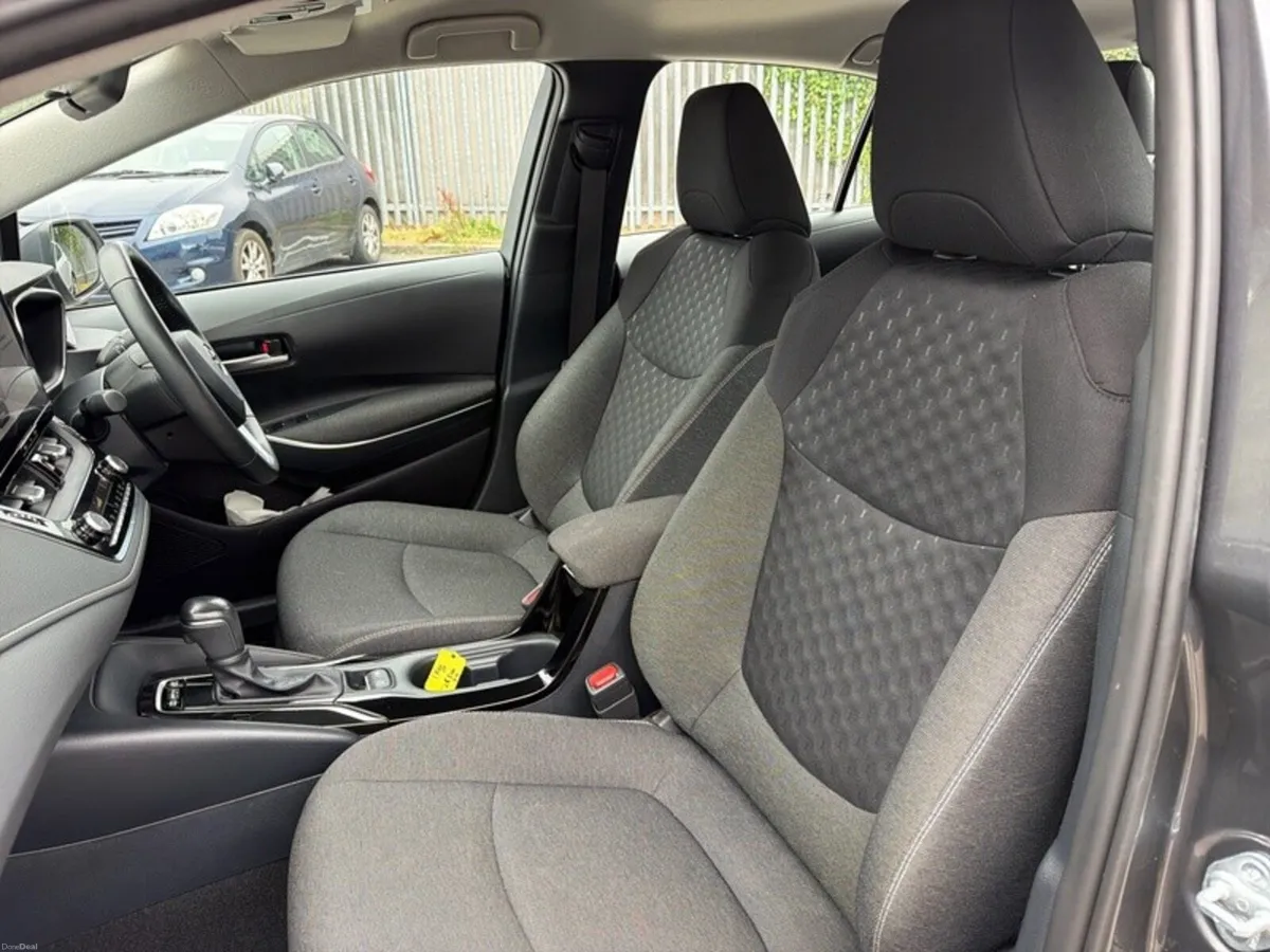 Toyota Corolla HYBRID LUNA AUTO SALOON // TOYOTA S - Image 6