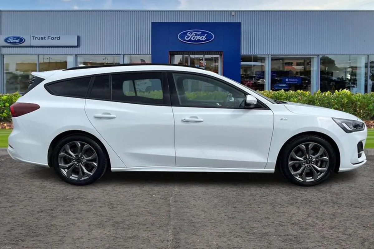 Ford Focus 1.0 EcoBoost Hybrid mHEV 155 ST-Line 5d - Image 3