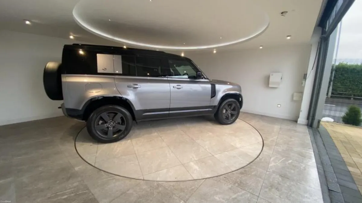 Land Rover Defender 3.0 D300 X-Dynamic HSE 110 5dr - Image 5